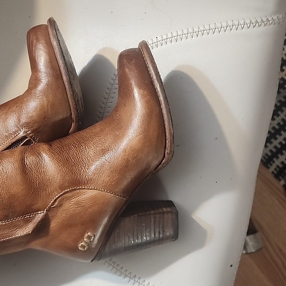 Boots - Picture 7 of 12
